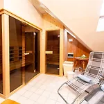 Gastland M1 & Conference Center 3* Páty