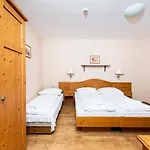 Hotell Gastland M1 & Conference Center Páty