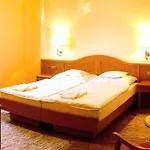 Hotel Gastland M1 & Conference Center