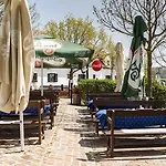Gastland M1 & Conference Center Hotell 3*