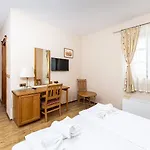 Gastland M1 & Conference Center Hotell 3*