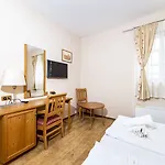 Hotell Gastland M1 & Conference Center Páty
