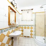 Hotell Gastland M1 & Conference Center 3*