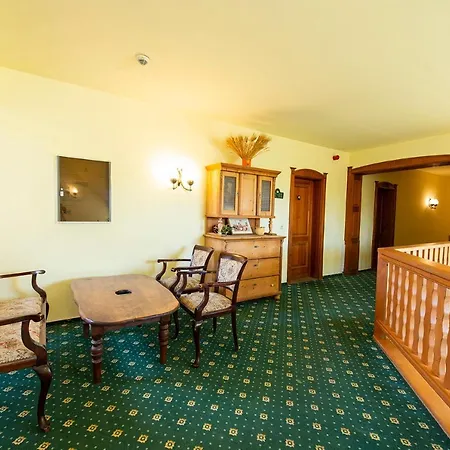 Hotel Gastland M1 & Conference Center Paty
