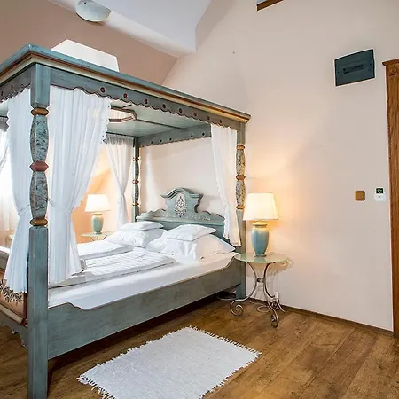Gastland M1 & Conference Center 3*