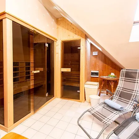 Gastland M1 & Conference Center 3* Paty