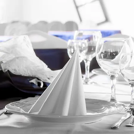 Gastland M1 & Conference Center 3* Paty