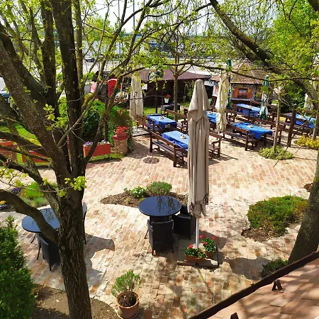 Gastland M1 & Conference Center Hotel Paty