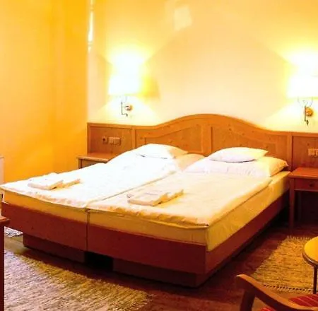 Hotel Gastland M1 & Conference Center