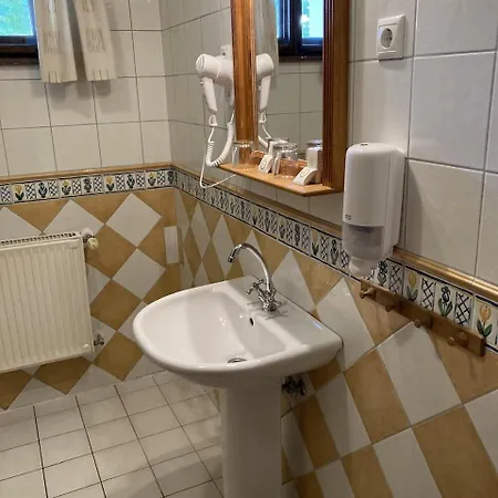 Hotel Gastland M1 & Conference Center Paty