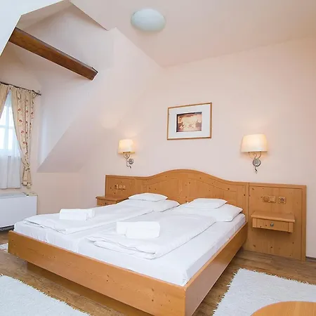 Gastland M1 & Conference Center 3*