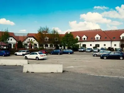 Gastland M1 & Conference Center 3*