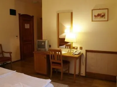 Hotel Gastland M1 & Conference Center Paty
