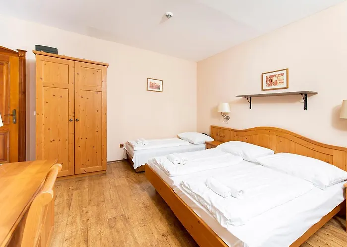 Hotel Gastland M1 & Conference Center 3*