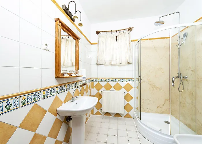 Hotel Gastland M1 & Conference Center 3*